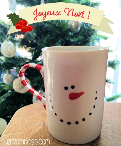 mug de noel diy                                                                                                                                                                                 Plus Diy Mug, Diy Mugs, Noel Diy, Painted Mugs, Diy Desk, Christmas Mugs, Homemade Gifts, Holiday Crafts, Diy Gift