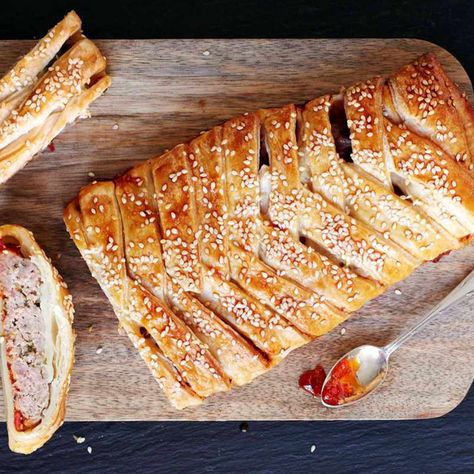 Boxing Day buffet: recipes to bring to the table Boxing Day Buffet, Boxing Day Food, Christmas Leftovers Recipes, Sausage Rolls Recipe, Picnic Recipes, Sausage Roll, Christmas Buffet, Afternoon Tea Recipes, Savoury Biscuits