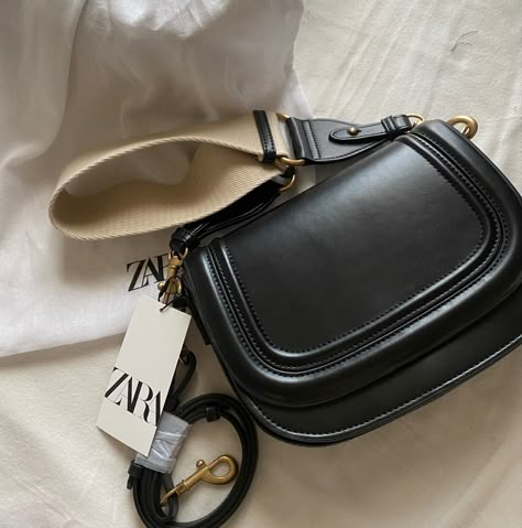 lol im so obsessed with this bag Zara Bags Handbags, Zara Models, Apple Watch Accessories Bands, Zara Purse, Zara Bag, Blazer Mini Dress, Womens Trendy Dresses, Zara Bags, Buy Bags