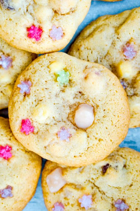 Konpeito Recipe, Mochi Cookie Recipe, Cookie Recipes Gooey, Rainbow Desserts, Dessert Mini, Mochi Recipe, Gooey Cookies, Rainbow Food, Delicious Donuts