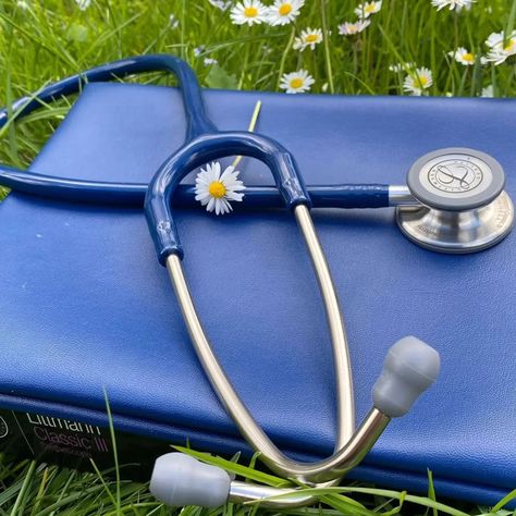 Blue Doctor Aesthetic, Science Board Ideas, Blue Stethoscope, Littmann Stethoscope, Science Board, Medical Quotes, Nursing Life, Medical School Inspiration, Stethoscopes