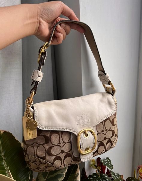 Vintage Designer Bags, My Style Bags, Cute Clothing Stores, Luxury Bags Collection, Handbag Essentials, White Shoulder Bag, Vintage Coach Bags, Girly Bags, Cover Style