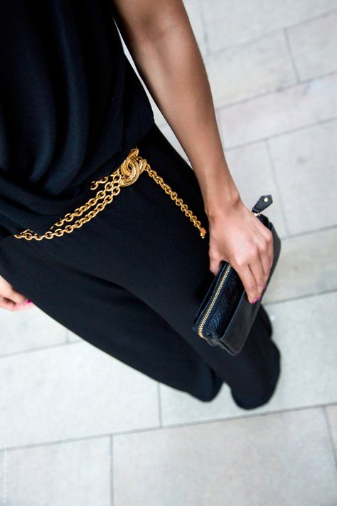 how to wear a jumpsuit - Visit Stylishlyme.com to read some style tips on how to wear a jumpsuit Vintage Chanel Belt, Chanel Chain Belt Outfit, Chanel Belt Outfit, Coco Outfit, Chain Belt Outfit, Old Money Clothing, How To Wear A Jumpsuit, How To Wear Belts, Chanel Chain Belt