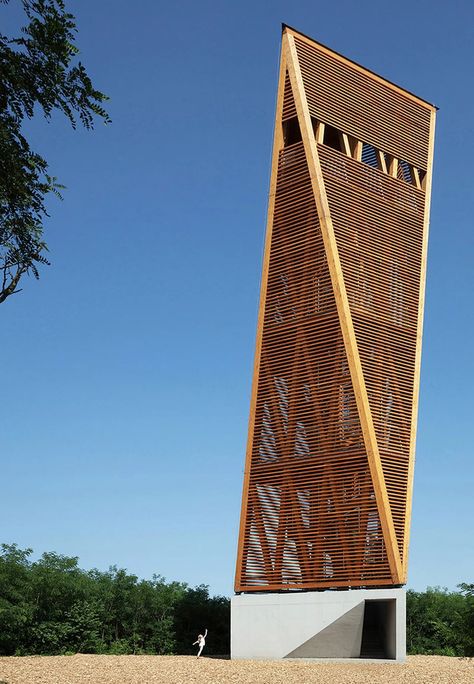 This winding timber lookout tower in Budapest provides 360 degree views of a nature reserve - Yanko Design Penthouse Interior Design, Glamping Cabin, Traditional Japanese Architecture, Steven Holl, Lookout Tower, Park Forest, Kengo Kuma, Taiping, Architectural Competition