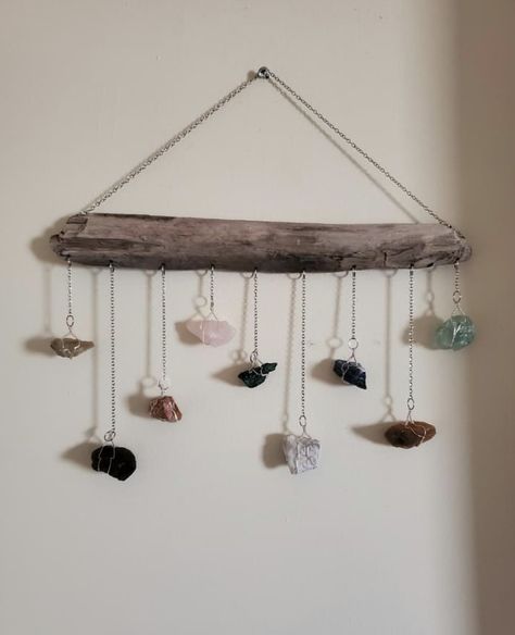 Crystal Hanger Diy, Crystal Art Crafts Diy, Diy Rock Collection Display, Crystal Themed Bedroom, Crystal Display Ideas Diy, Rock Display Ideas Diy, Rock Collection Display, Rock Room, Witchy Kitchen