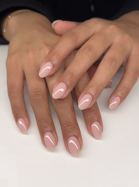 Classic Short Almond Nails, Simple Gel Overlay Nails, Short Badem Nails, Cute Short Nails Oval, Bridesmaid Nail Inspiration, Short Oval Gel X Nails, Petite Almond Nails, Nails French Almond Shape, Short Natural Ombre Nails