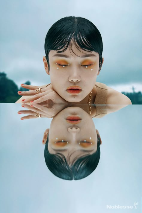 Noblesse X 黄龄 XYunmo on Behance Art 2023, Photographie Portrait Inspiration, Fashion Photography Inspiration, Beauty Shoot, Photoshoot Concept, Creative Portraits, Pose Reference Photo, 인물 사진, Artistic Photography