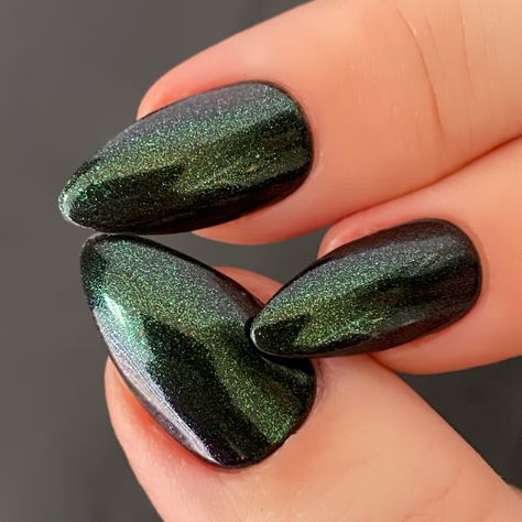 Gel Black Nails, Black And Green Sparkle Nails, Green Sparkling Nails, Green Sparkle Nails, Shimmery Green Nails, Dark Green Shimmer Nails, Green Gliterry Nails, Dark Green Nails, Forever Green