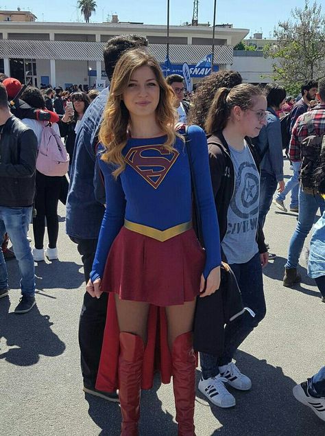 Supergirl Supergirl Halloween, Modest Costumes, Batgirl Art, Batgirl Cosplay, Supergirl Costume, Supergirl Cosplay, Space Tv, Super Girl, Melissa Benoist