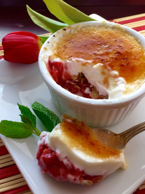 image Strawberry Creme Brulee, Raspberry Clafoutis, Strawberry Flan, Courtney Williams, Clafoutis Recipe, Coconut Crunch, White Chocolate Coconut, Clafoutis Recipes, Creme Brulee Recipe