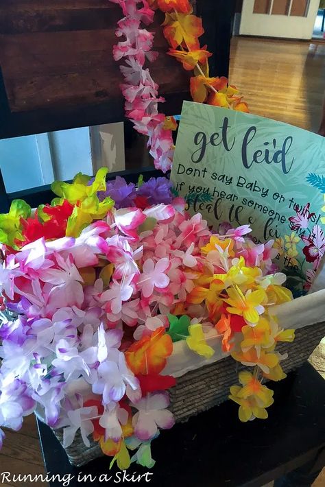 Pineapple Baby Shower Theme, Tropical Baby Shower Theme, Hawaiian Baby Showers, Luau Food, Beach Baby Showers, Flamingo Baby Shower, Luau Baby Showers, Baby Shower Theme Decorations, Baby Shower Deco