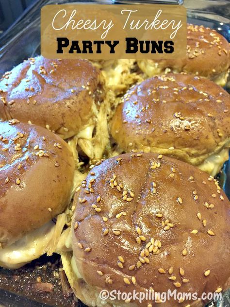 Cheesy Turkey Party Buns are a great way to use leftover turkey and make a delicious dinner! Tetrazzini Turkey, Crockpot Ranch Chicken, Cheesy Turkey, Homemade Fruit Popsicles, Turkey Breast Crockpot, Turkey Party, Turkey Tetrazzini, On A Bun, Shredded Turkey