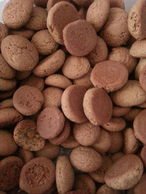 Pfeffernusse Peppernuts Recipe, Dutch Treats, Pfeffernusse Cookies, Cookies Kids, Nut Cookies, Nut Recipes, Danish Food, Crunchy Cookies, Holiday Snacks