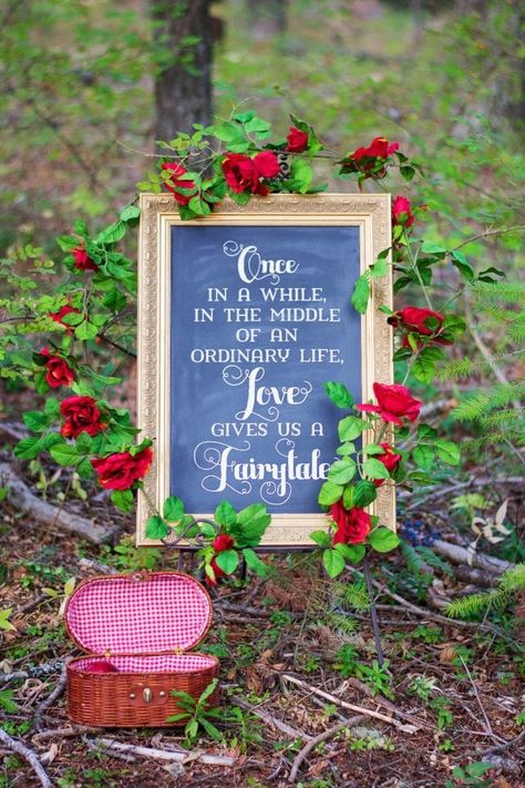 Snow White Wedding Theme, Modern Day Snow White, Snow White Wedding, Oregon Forest, Snow White Birthday Party, Disney Inspired Wedding, Beautiful Oregon, Snow Wedding, Snow White Birthday