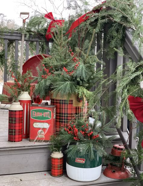 Vintage Outdoor Christmas Decorations, Vintage Christmas Porch, Vintage Thermos Decor, Camp Christmas, Lodge Christmas, Camping Christmas, Christmas Porch Decor Ideas, Christmas Tree Lots, Christmas Lodge