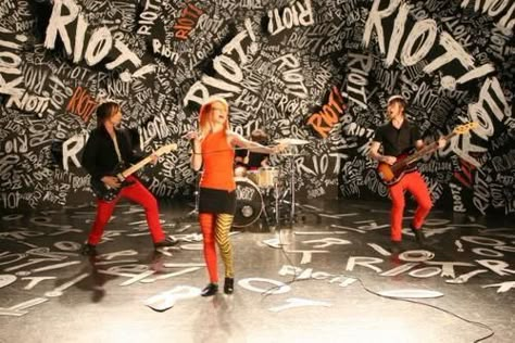 paramore for the misery business music video. riot! era Paramore Outfits, Hailey Paramore, Riot Aesthetic, Basic Costume Ideas, Emo Birthday, Misery Business, Childhood Fashion, Hayley Wiliams, All We Know Is Falling