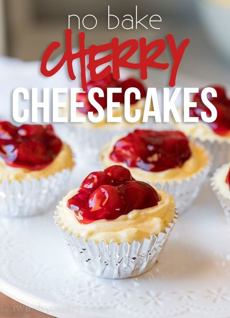 OMG! These Quick Cherry No Bake Cheesecakes are seriously the best thing ever! So easy and so creamy delicious! No Bake Cheesecakes, Desserts Easy Quick, Mini Cherry Cheesecakes, No Bake Cherry Cheesecake, New Year's Desserts, Cheesecake Cups, Dessert Simple, Quick Easy Desserts, Cherry Cheesecake