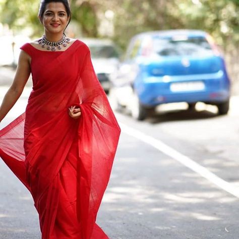 Even at Age 50+, These Two Celebs are giving us Saree Goals • Keep Me Stylish Red Saree Styling, Red Saree Look, Saree With Sleeveless Blouse, Red Saree Blouse, Saree Styling, Sleeveless Blouse Saree, Keep Me Stylish, Saree Blouse Styles, Indian Sari Dress