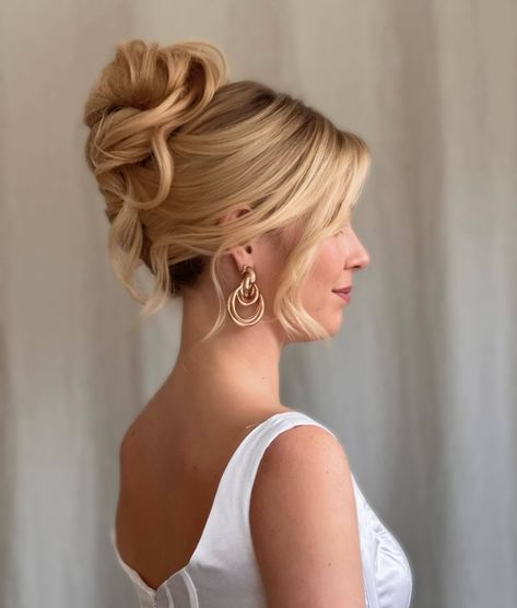 Romantic Braided Updo, Hair Couler, Classy Updo, Winter Hair Trends, Wedding Hair Up, Bridal Hair Updo, Hair Tutorials For Medium Hair, Elegant Updo, Hair Updo