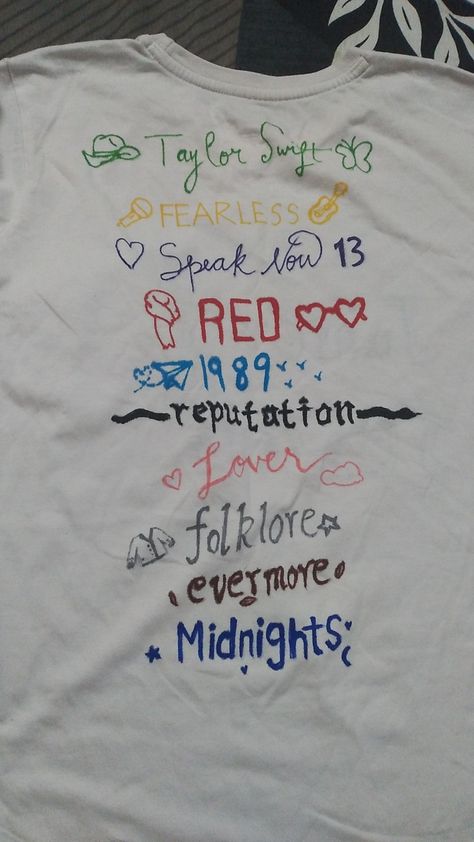 Taylor Swift T Shirt Diy, Taylor Swift Diy Shirt, Taylor Swift Tshirt Ideas Diy, Diy Taylor Swift Shirt, Taylor Swift Shirt Design, Taylor Swift Eras Aesthetic, Taylor Swift Merch Aesthetic, Taylor Swift Tshirt Ideas, Taylor Swift Crafts Ideas