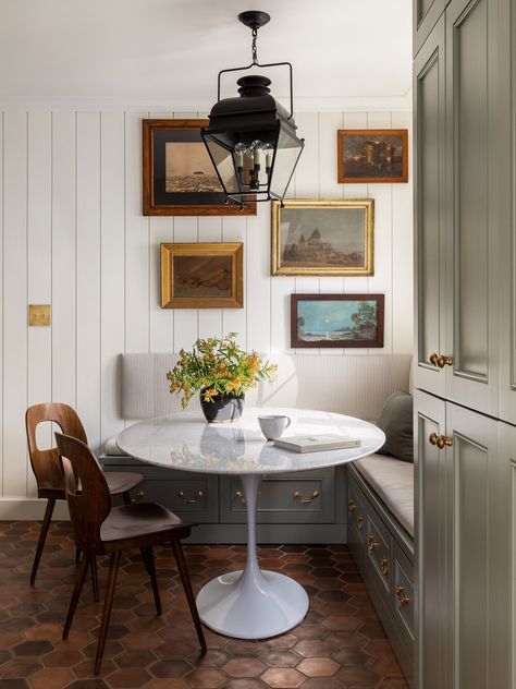 Friday Inspiration: Dining Nook Looks - Studio McGee Stressless Sofa, Nook Table, Cozy Breakfast Nook, Seattle Homes, Small Kitchens, English Cottage Style, Style Cottage, Kitchen Nook, Dining Nook