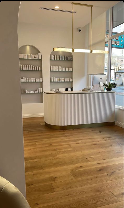 Cosmetology Office Design, Beauty Center Salon Interior Design, Minimal Beauty Salon, Processing Area Salon, Small Facial Room, Medspa Decor Interior Design, Medspa Waiting Room, Luxury Reception Design, Green Beauty Salon