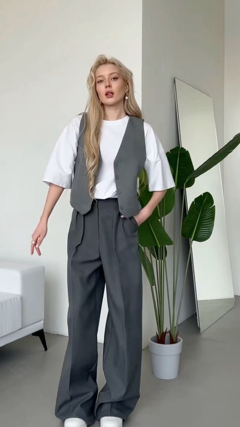 Classy Fashion Style, Look Office, Classic Style Outfits, Uni Outfits, Casual Day Outfits, Looks Street Style, Classy Fashion, Grey Pants, Fashion Mistakes