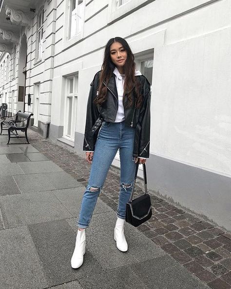 Biker Jacket Hoodie White Ankle Boots Model off Duty street style White Ankle Boots Outfit, Model Off Duty Street Style, White Boots Outfit, Mode Prints, Boots Outfit Ankle, Booties Outfit, White Ankle Boots, Hoodie Outfit, Top Trending