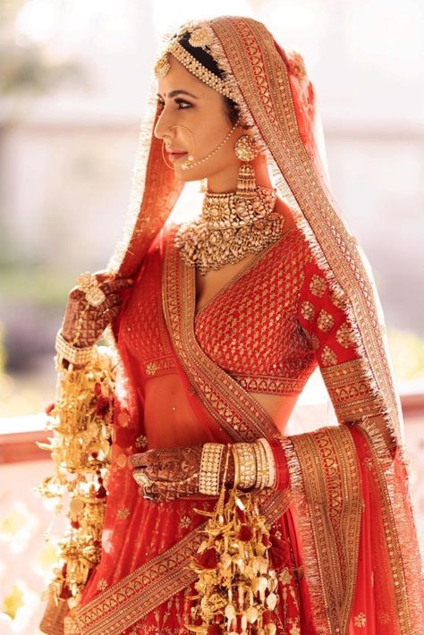 Vicky Kaushal and Katrina Kaif Wedding Photos Royal Bridal Look Indian, Best Indian Wedding Dresses, Vicky Kaushal, Bridal Lehenga Designs, Latest Bridal Lehenga, Wedding Lehenga Designs, Indian Bride Outfits, Desi Bride, Bridal Lehenga Red