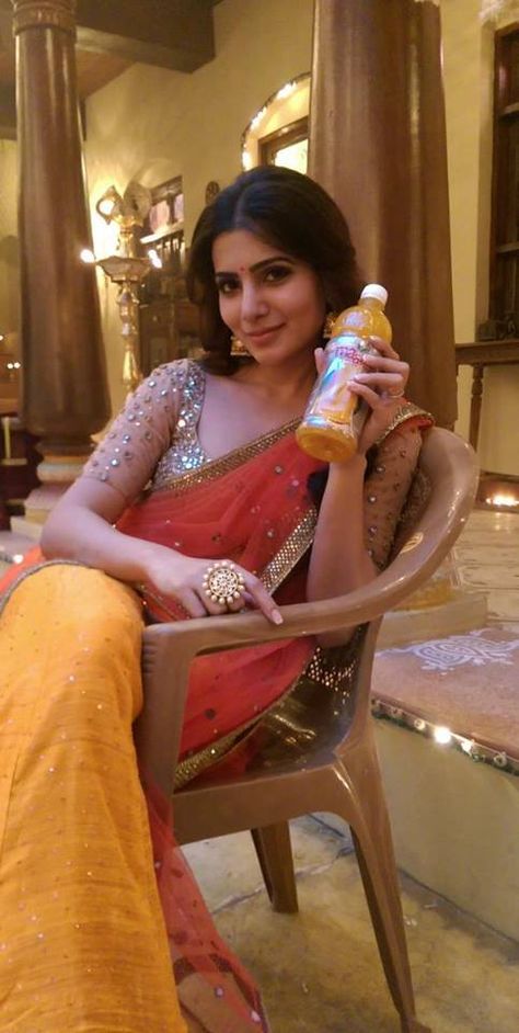 Half saree Samantha In Saree, Glitter Blouse, Samantha Ruth Prabhu, Half Saree Lehenga, Samantha Ruth, Samantha Photos, Sari Blouse Designs, Indian Saree Blouse, Indian Saree Blouses Designs