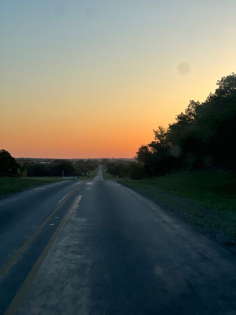 Country Backroad Aesthetic, Backroads Aesthetic, Pretty Skys, Something In The Orange, Country Wallpaper, Country Sunset, Cowboys And Angels, Country Aesthetic, Winter Morning