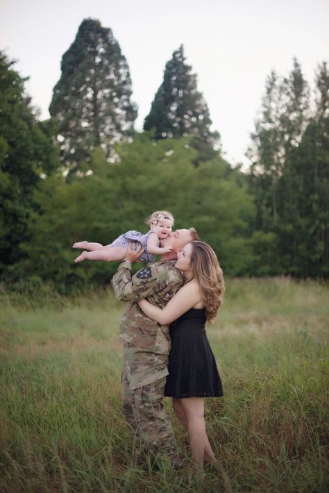 Army Wife Aesthetic, Army Family Pictures, Military Wife Aesthetic, Military Family Photoshoot, Military Family Pictures, Army Photoshoot, Military Baby Pictures, Military Family Photos, Army Husband