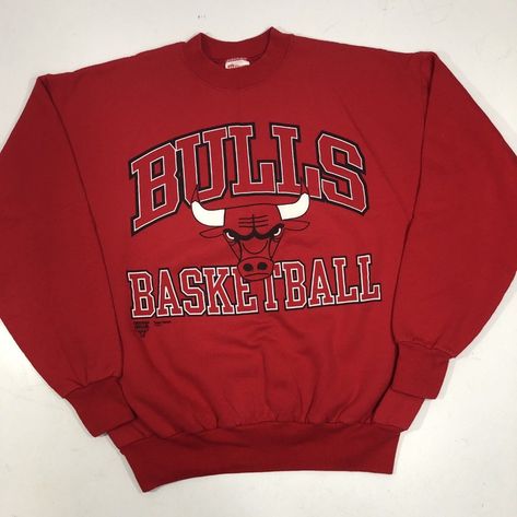 90s Chicago Bulls, Chicago Bulls Sweatshirt, Crewneck Streetwear, Vintage Chicago Bulls, Chicago Bulls Basketball, Basketball Sweatshirts, Bulls Basketball, Red Streetwear, Nba Chicago Bulls