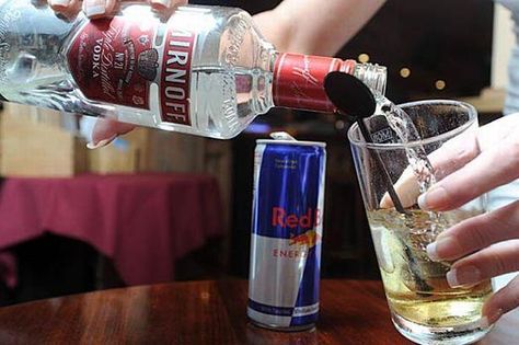 Vodka Redbull, How To Make Vodka, Vodka Red, Red Bull Drinks, Energy Drink Mix, Fun Drinks Alcohol, Citrus Vodka, Orange Vodka, Mixed Drinks Alcohol