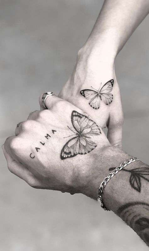 Tattoos Arm Mann, Tattoos Illustration, Herren Hand Tattoos, Butterfly Hand Tattoo, Unique Butterfly Tattoos, Small Chest Tattoos, Couple Matching Tattoo, Inspiration Tattoos, Matching Couple Tattoos