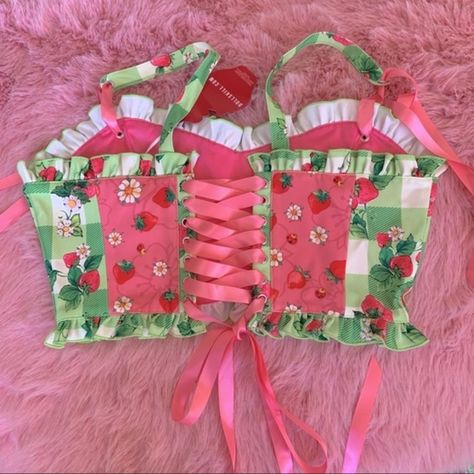 New Strawberry  Shortcake Corset Crop Top Art Fair Display, Strawberry Topping, Crochet Chain, Green Crop Top, High Fashion Outfits, Corset Back, Corset Crop Top, Crochet Baby Clothes, Really Cute Outfits