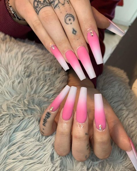 Hot Pink And White Ombre Nails, Pink Ombre Nails Coffin, Hot Pink Ombre Nails, Pink And White Ombre Nails, Queen Mermaid, Glitter Accent Nails, Pink Ombre Nails, White Ombre, Nail Art Designs Videos