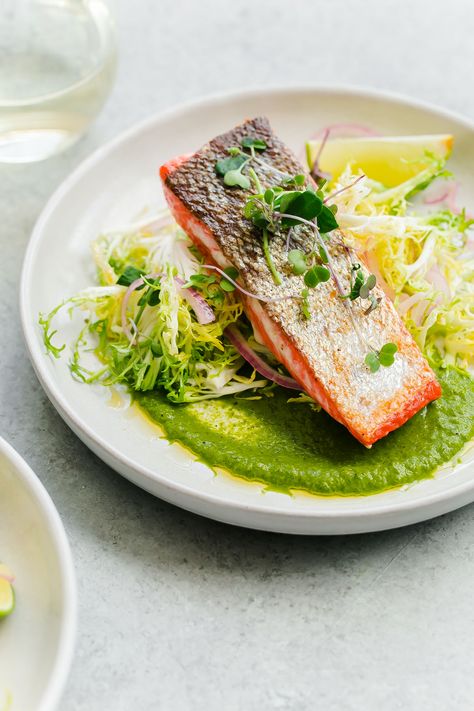 Crispy seared sockeye salmon with green chile adobo sauce and a simple frisée salad. This elegant, healthy main course can be prepared in less than 45 minutes! Yam Bread, Chicken Ziti, Green Chili Recipe, Florentine Pasta, Chicken Florentine Pasta, Salmon Quinoa, Tomato Chicken, Plating Ideas, Chicken Florentine