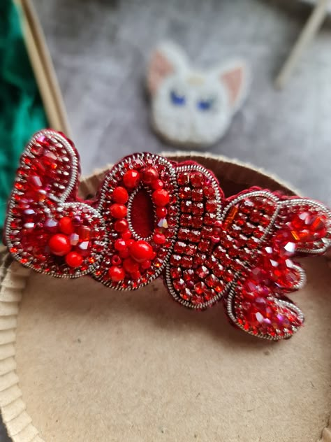 Red Brooch, Custom Bunny, Tambour Beading, Bond Paper Design, Red Birthday, Hand Beaded Embroidery, Bead Embroidery Tutorial, Brooch Diy, Embroidery Book