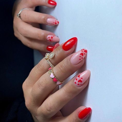 𝐍𝐚𝐭𝐚𝐥𝐢𝐞 𝐇𝐨𝐥𝐭 on Instagram: “Floating hearts 💕 **Save for valentines inspo** Using @the_gelbottle_inc baby biab, Candy Prep @officialnavyprofessional and dotting…” Acrylic Almond Nails, Paznokcie Hello Kitty, Unique Manicure, Almond Gel Nails, Fun Manicure, Almond Acrylic, Unghie Sfumate, Kutek Disney, Colourful Nails