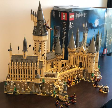 Harry Potter Castle, Harry Potter Lego, Lego Bedroom, Harry Potter Lego Sets, Best Lego Sets, Harry Potter Toys, Harry Potter Hogwarts Castle, Lego Hogwarts, Harry Potter Room Decor