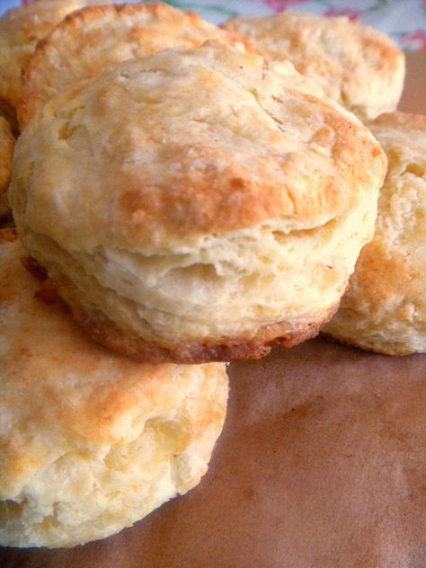 Slice of Southern: Basic Scone Recipe Basic Scones Recipe Easy, Basic Scone Recipe, Puffs Recipes, Diet Sweets, Basic Scones, Chocolate Meringue Pie, English Biscuits, English Scones, Scone Mix