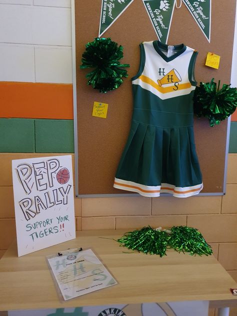 Hawkins Cheerleader Outfit, Hawkins High School Aesthetic, Stranger Things Cheerleader, Hawkins High Cheerleader, Hawkins Cheerleader, Hawkins High School, 80's Aesthetic, Cheer Captain, High School Uniform