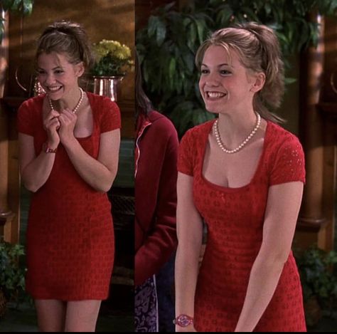 red dress, bianca stratford outfit Bianca Stratford, 2000s Girl, 10 Things I Hate About You, Clueless Outfits, Movies Outfit, Popular Outfits, Fashion Tv, Girls Weekend, The Dance