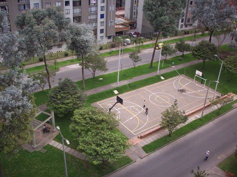 Basketball court built into a road median in Bogota Community Basketball Court, Public Basketball Court, Urban Basketball Court, Basketball Playground Aesthetic, Park Basketball Court, Basketball Court Landscape, Sims 4 Basketball Court, City Basketball Court, Basketball Court Outdoor