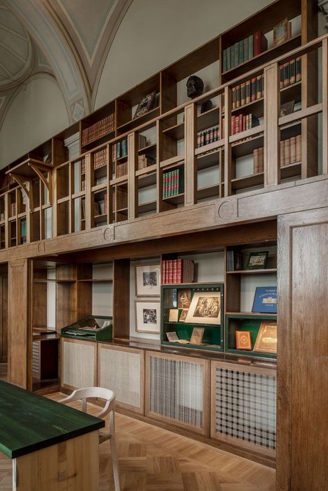 Library Desk, Old Libraries, Old Library, Wood Stairs, House Goals, Home Library, Home Office Design, National Museum, 인테리어 디자인