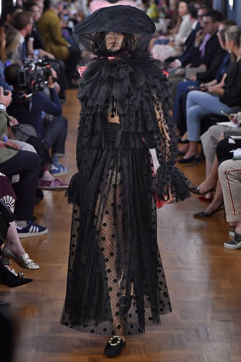 Witch Fashion Was Everywhere on the Spring 2019 Runways, From Tom Ford to Celine Photos | W Magazine Witch Fashion Editorial, Savage Beauty, Witch Fashion, Fashion Magazine Cover, Witchy Fashion, Modern Witch, Dark Fashion, Trending Dresses, Fashion Week Spring