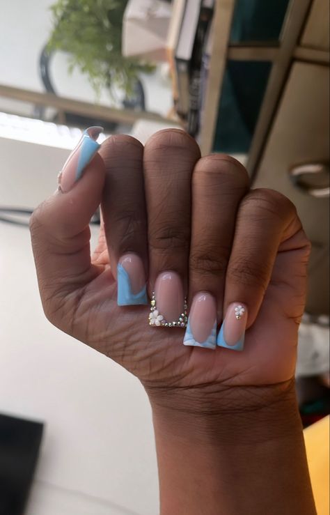 Duck Summer Nails, White And Baby Blue Nails, Blue Duck Nails, Light Blue And White Nails, Short Duck Nails, Baby Blue Acrylic Nails, Poppin Nails, Blue And White Nails, Gold Acrylic Nails