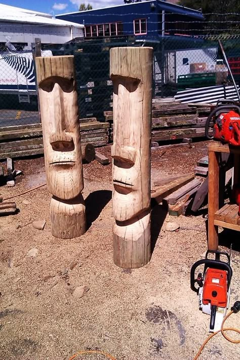 Power Pole Ideas, Easter Island Heads, Chainsaw Wood Carving, Wood Log Crafts, Tiki Head, Wood Spoon Carving, Tiki Statues, Driftwood Art Diy, Wood Carving Tools Knives