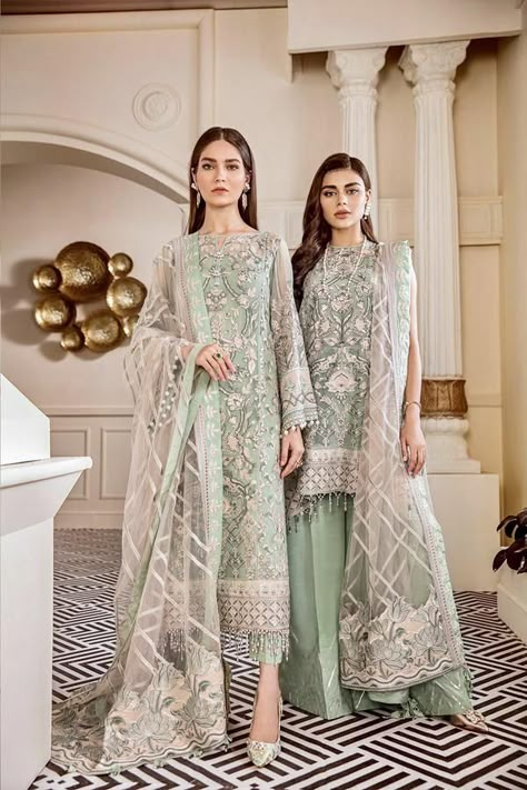 Pakistani Salwar Kameez Designs, Gaun Koktail, Pakistani Party Wear, Pakistani Designer Suits, Pakistani Wedding Outfits, Pakistani Dresses Casual, Pakistani Fashion Party Wear, Hippy Chic, Salwar Kamiz